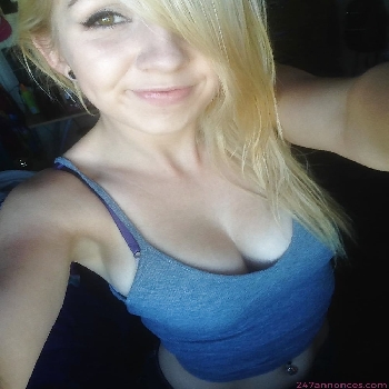 escort-Emma, blonde aux charmes irrésistibles